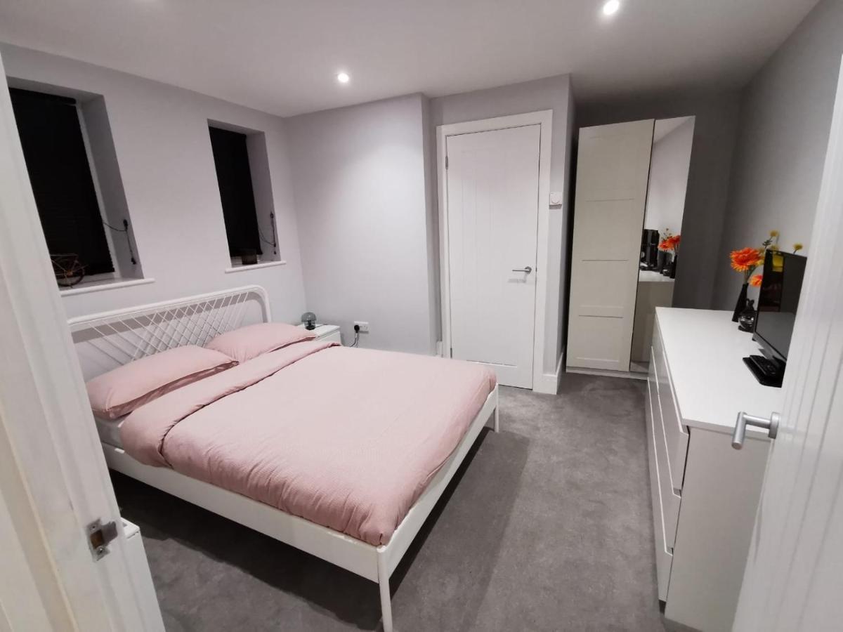 4 Sleeps And Travel Cot- Close To Beach And Restaurants 본머스 외부 사진