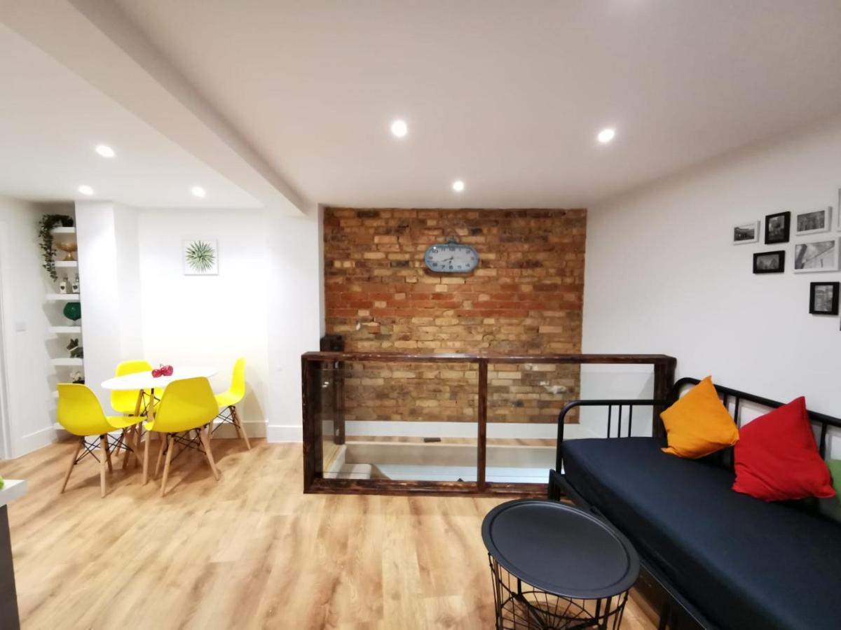 4 Sleeps And Travel Cot- Close To Beach And Restaurants 본머스 외부 사진