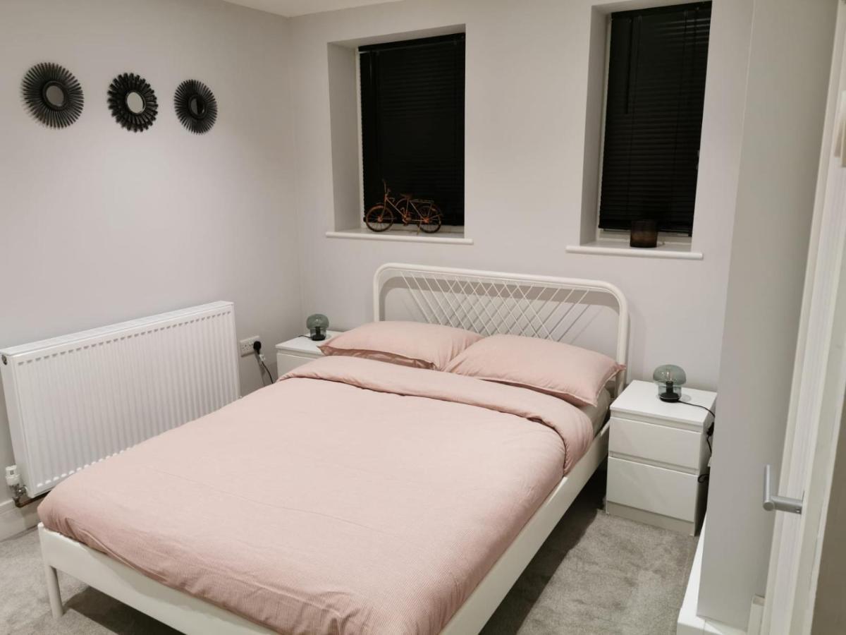4 Sleeps And Travel Cot- Close To Beach And Restaurants 본머스 외부 사진